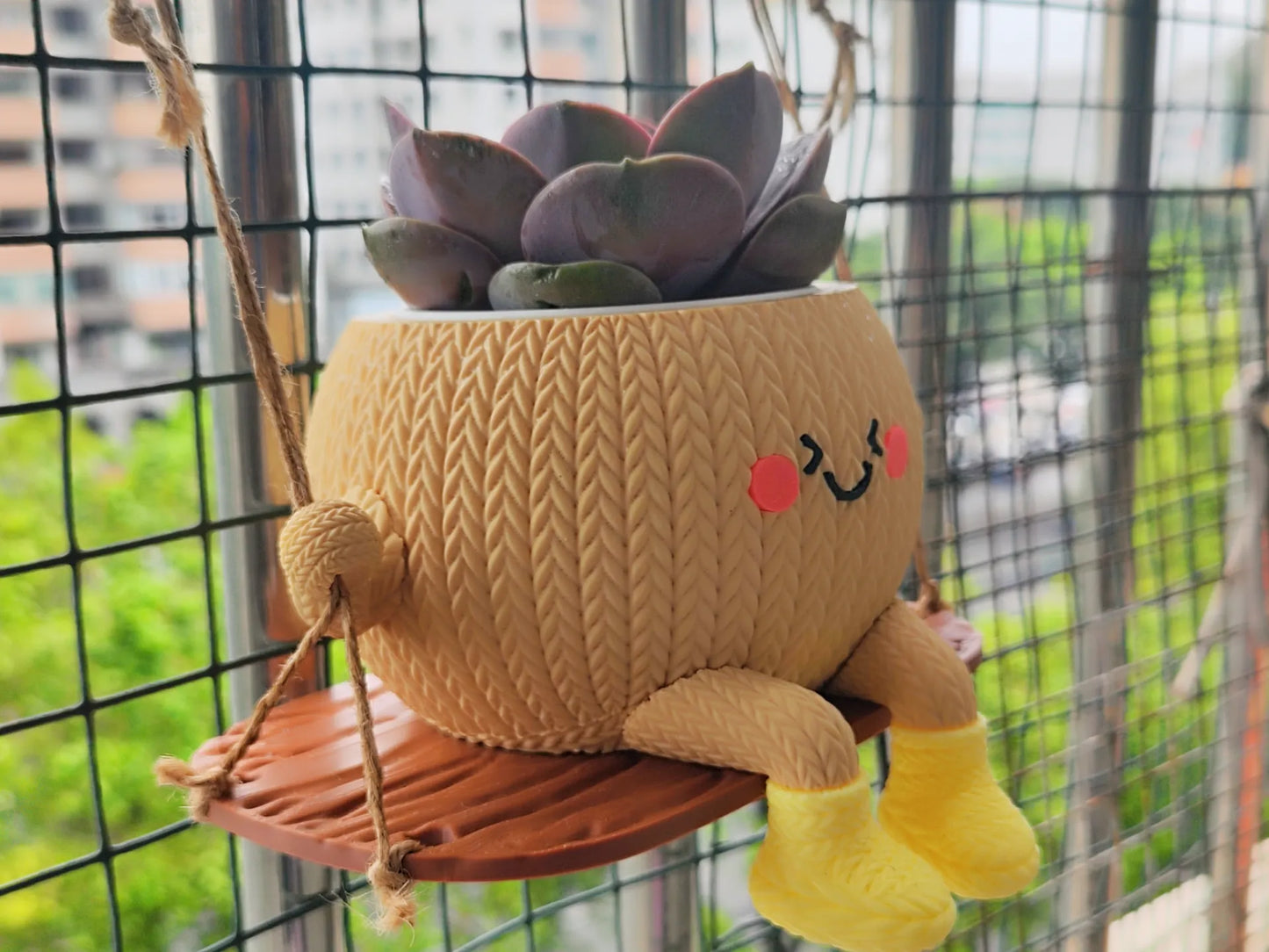 Knitted Patterned Swing Flower Pot – Naturalness Swinging with Elegance
