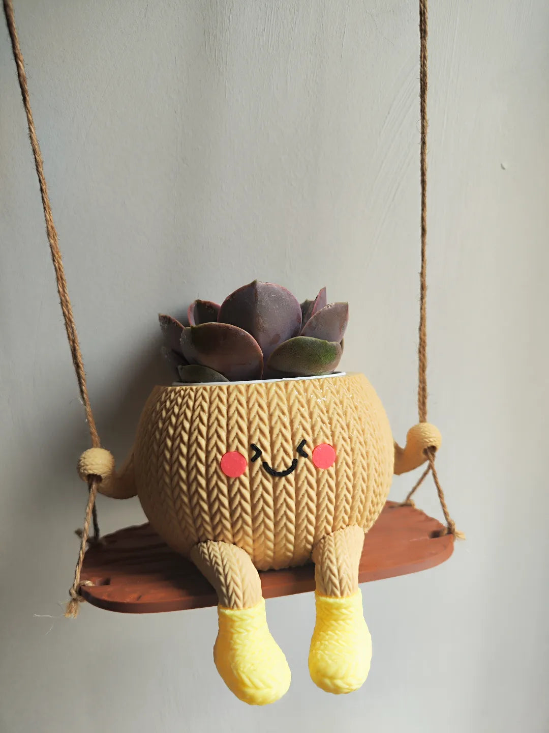 Knitted Patterned Swing Flower Pot – Naturalness Swinging with Elegance