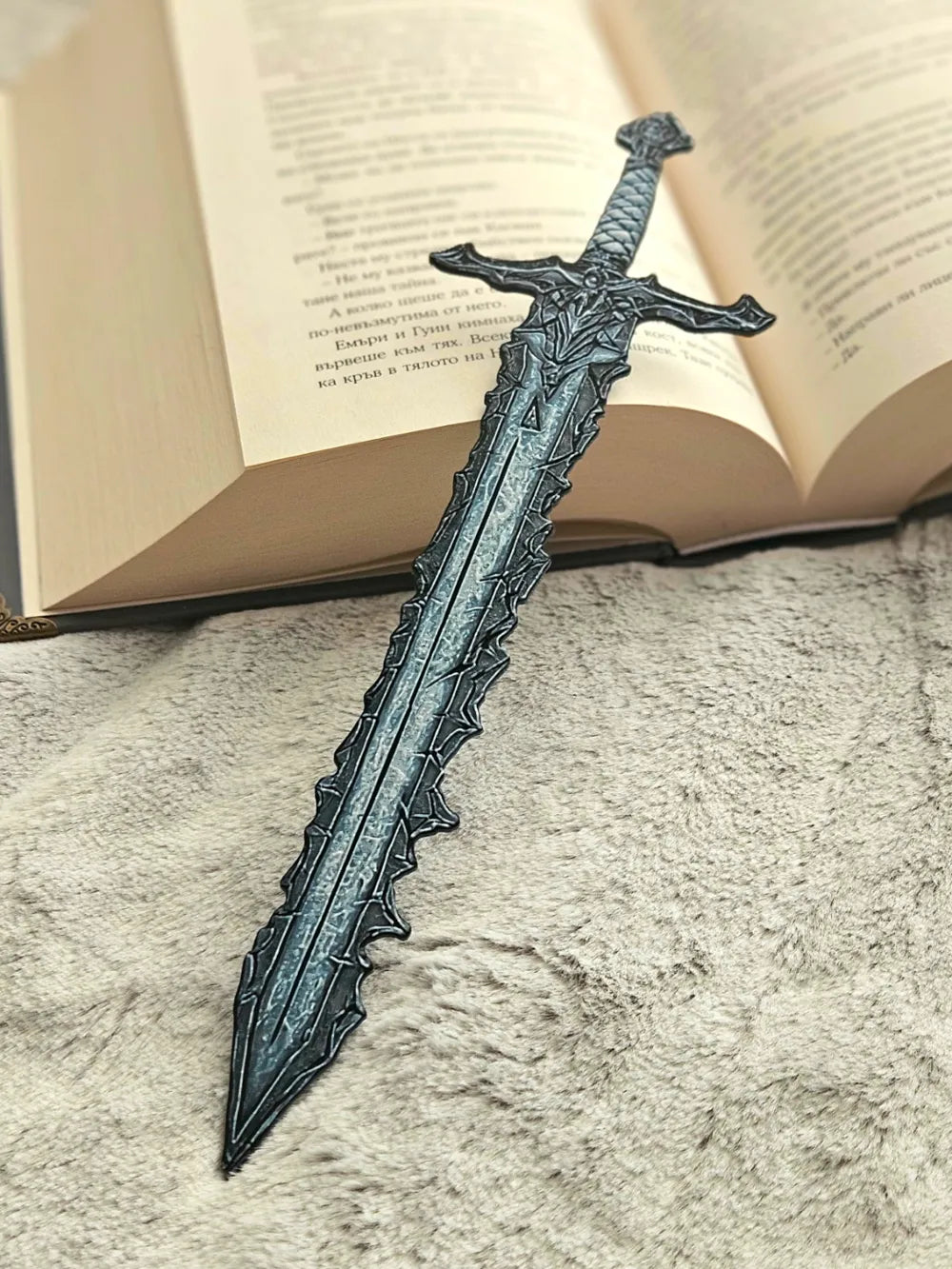 Minimalist Sword-Shaped Bookmark – A Stylish Touch to Books