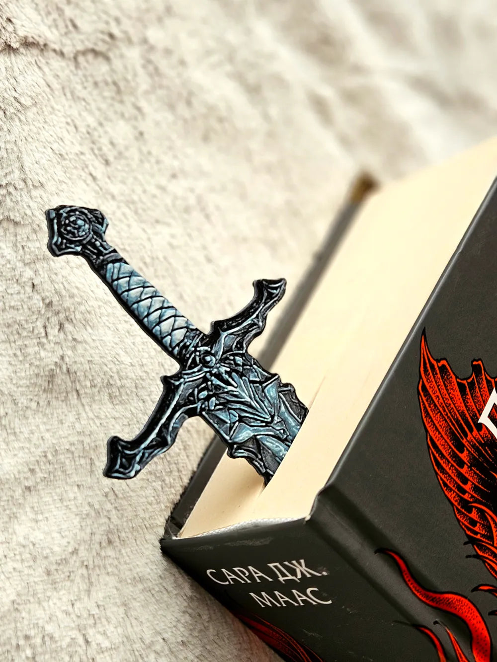 Minimalist Sword-Shaped Bookmark – A Stylish Touch to Books